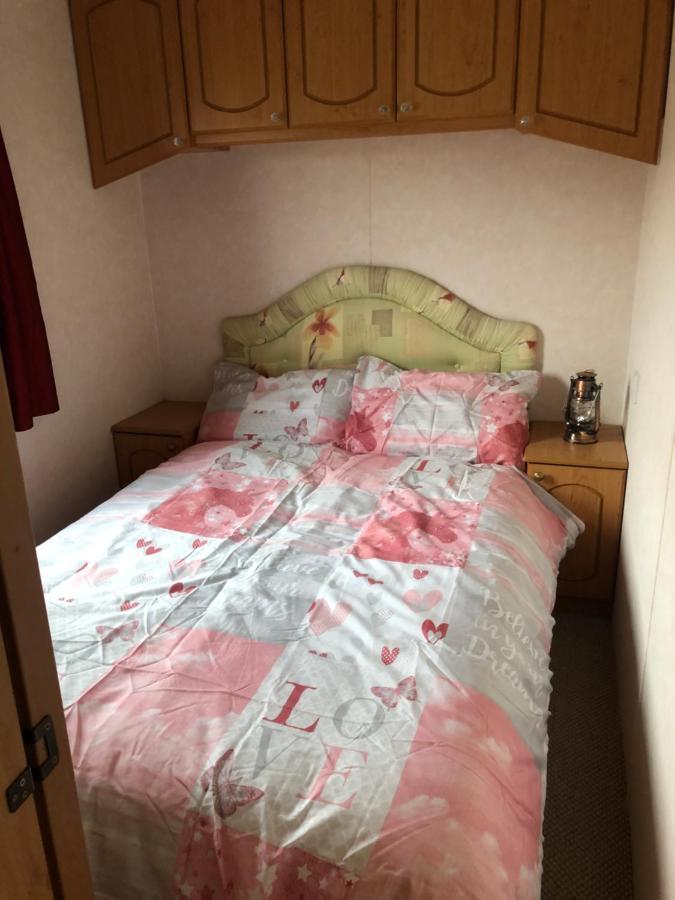 Lovely 3 Bedroom 8 Berth Caravan In Rhyl Exterior foto